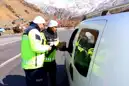 Hakkari'de Yolcu Otobüslere Trafik Denetimi