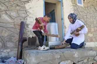 Öğretmen, Ara Tatilde Köy Okulunu Yeniledi