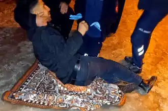 Buzlu Yolda Düşme: Genç Ayağını Kırdı