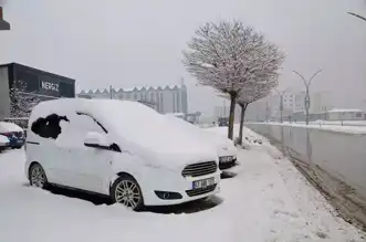 Hakkari'de Yollar Kapalı: 132 Yerleşim Yeri Ulaşılmaz!