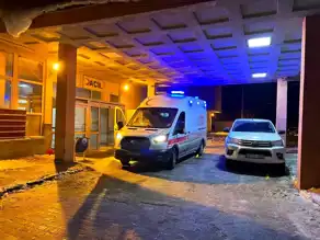Hakkari'de Minibüse Kaya Düştü: 1 Yaralı