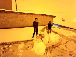 Hakkari'de Kışın Geleneksel Görevi: Kar Küreme