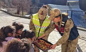 Hakkari Jandarma'dan Öğrencilere Trafik Eğitimi