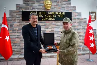 Valiler Çukurca'da Askerleri Ziyaret Etti