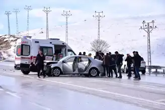 Van'da Trafik Kazası: 5 Yaralı
