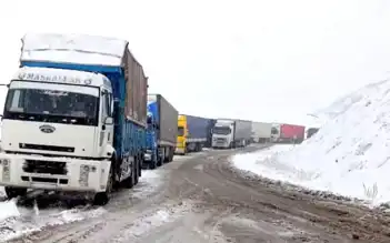 Yüksekova-Van Yolu Tırlara Kapandı!
