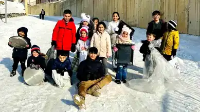 Yüksekova Çocukları Karda Eğleniyor