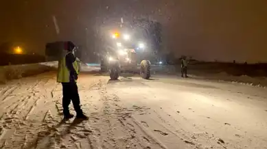 Yüksekova'da Kar Yağışı Sürücülere Zor Anlar Yaşattı