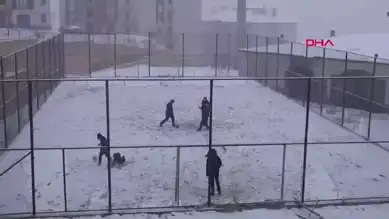 Yüksekova'da Kar ve Sis Sürücüleri Vuruyor