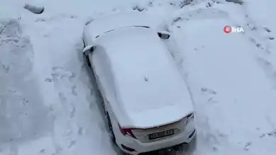Yüksekova'da Yoğun Kar Yağışı Hayatın Akışını Etkiliyor