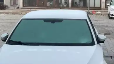 Doğu Anadolu'da Şiddetli Soğuk: Araçlar Buz Tuttu!