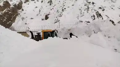 Yüksekova'da Çığ Tehlikesi Geçti