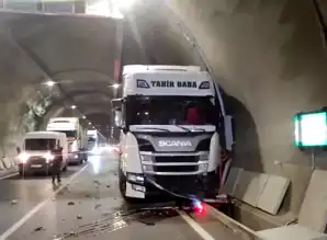 Yüksekova Tünelinde Tır Kazası: 1 Yaralı