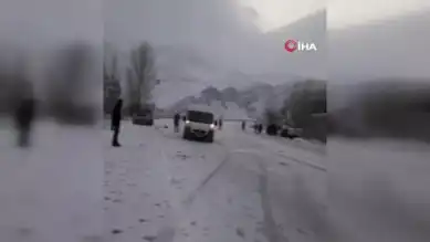 Buzlu Yolda Kazada 4 Yaralı