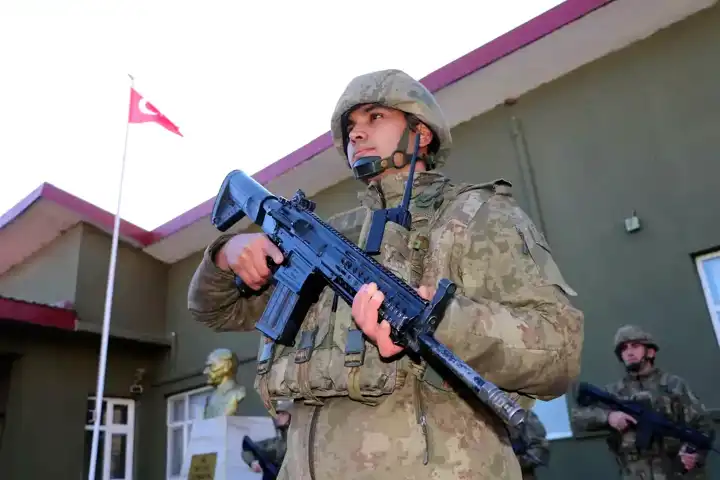 Hudut Kartalları Yeni Yılı Sınırda Karşıladı