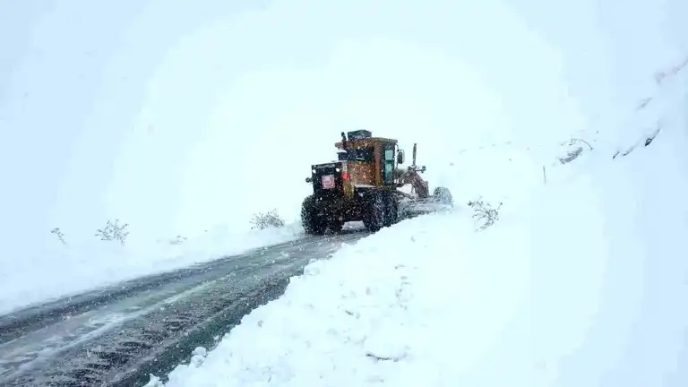 Hakkari'de 51 Köy Yolu Açıldı!