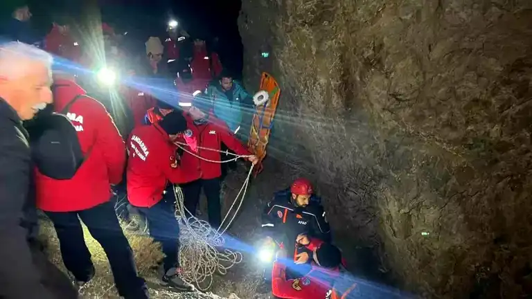 Hakkari'de Dağdan Düşme Sonucu Ölüm