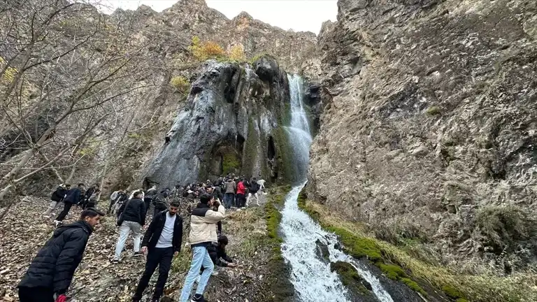 Hakkari'de Gençlik Kampı: Tarih ve Doğa Buluşması