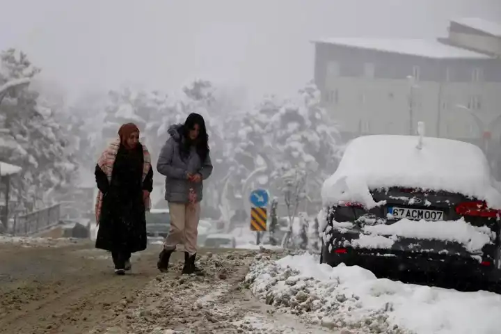 Hakkari'de Yaşamı Felç Eden Kar Yağışı
