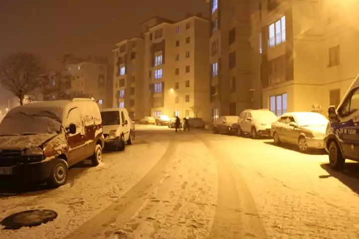 Doğu Anadolu Bölgesinde Kar Yağışı: Okullar Tatil Edildi