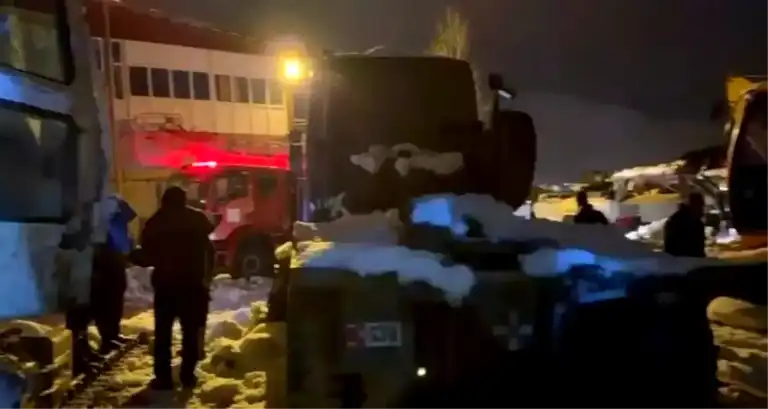 Hakkari Bağlar'da Tavuk Kümesinde Yangın: 70 Tavuk Telef Oldu